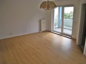 Das Wohnzimmer mit Balkon - assistert bolig Til leie i Dårlig Vilbel, Tyskland Das Wohnzimmer mit Balkon - assistert bolig Til leie i Dårlig Vilbel, Tyskland