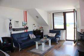 Das Wohnzimmer mit Balkon - Daire Satılık 'de Windecken-Eichen, Almanya