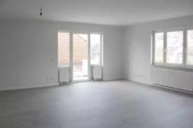 Das Wohnzimmer mit Balkon - Moradia Apartamento Para alugar em Vilbel ruim, Alemanha