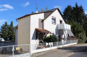 Hausansicht - منزل مكون من أسرتين للبيع في نيدراو-Erbstadt, ألمانيا