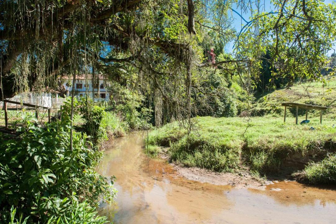 Viehwirtschaft Cachoeiras de Macacu zu kaufen Brasilien | Park ums Haus in Brasilien