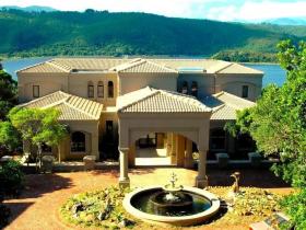 Ház eladó a  oldalon. Wilderness-Hoekwil, Dél-Afrika