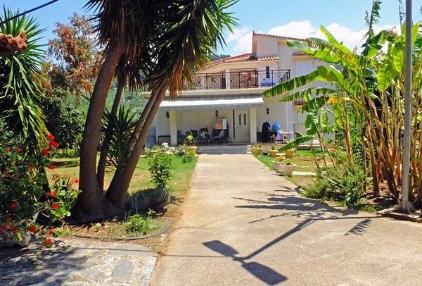 Casa Kyparissia Vendita Grecia | Eingang Haupthaus