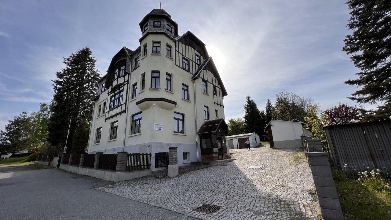 Blick auf das Wohnhaus aus Richtung Kampfweg
