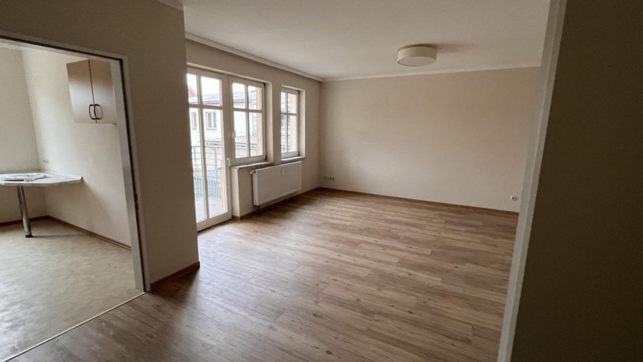 Senior WG Lehsen te koop Germany | Wohnzimmer (typisch) einer freien Wohnung