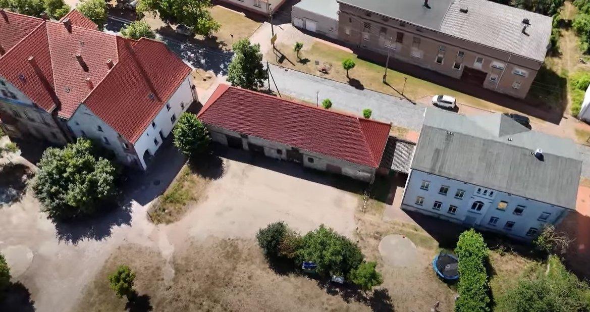 MFH, Halle / Garagen u. Gutshaus
