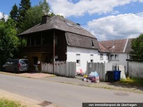 Flerfamiliehus Tvangsauksjon i Niederweiler-Bitburg-Prüm, Tyskland